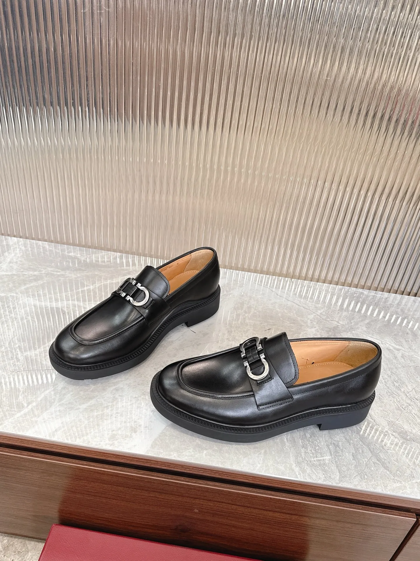 [Ferragam] Top P: 960💰 Size: 39-44 (38. 45.46 can be customized) Ferragamo men's boutique loafers, top quality, imported cowhide upper, water-dyed cowhide lining, original outsole.